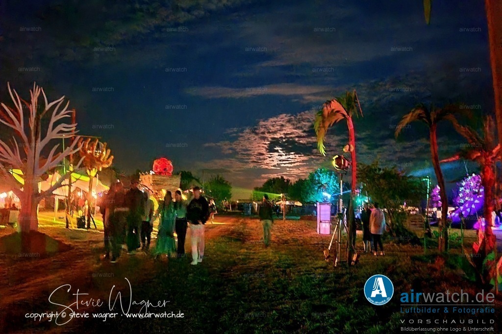 Bachblyten® Festival 2023 | Entdecken Sie atemberaubende Luftbilder und Fotografien auf airwatch.de - Tauchen Sie ein in eine Welt voller faszinierender Aufnahmen aus der Vogelperspektive.