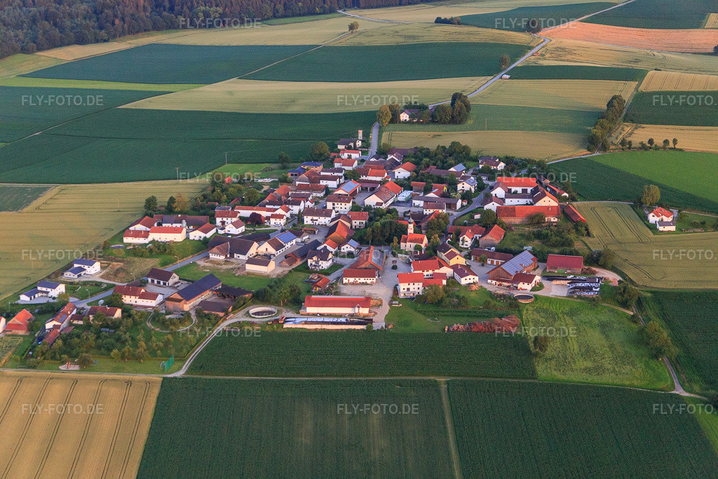 Luftbild: Ortsansicht von Norden im Ortsteil Oberframmering in Landau im Bundesland Bayern in Deutschland. Foto: IMG_090400.jpg vom 01.07.2016 durch Werner Riehm/FLY-FOTO.de
