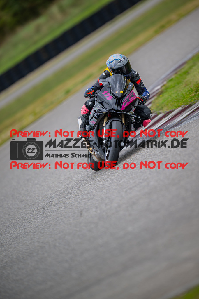 MaZZes-Fotomatrix-20260918-713140 | GELB