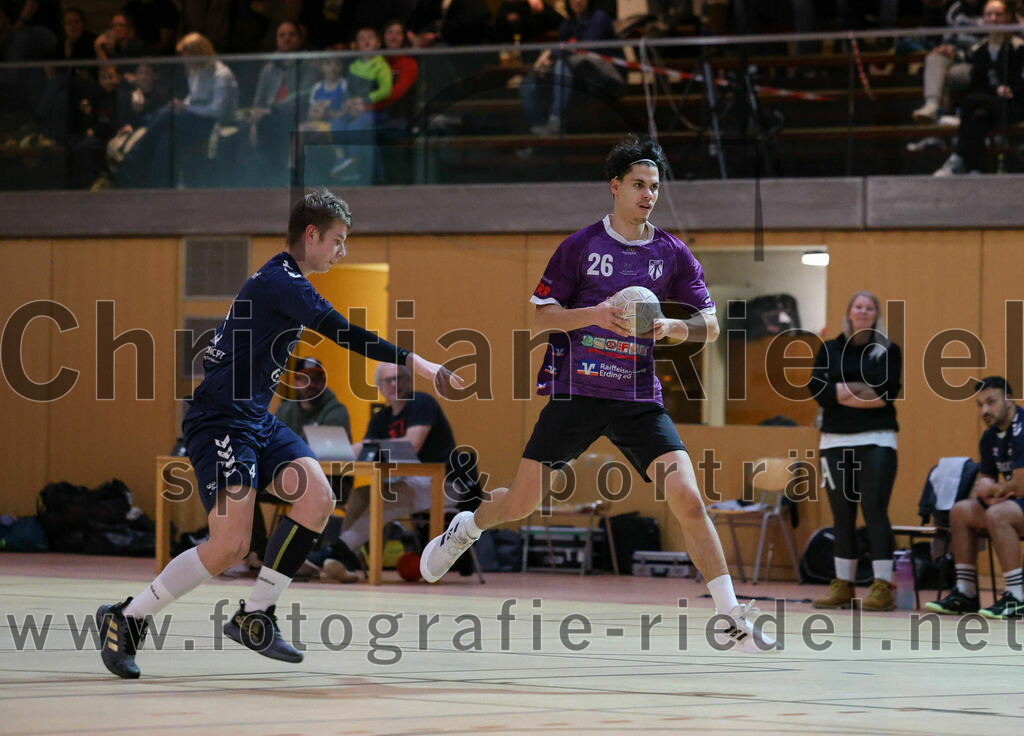 2023-12-09_028_SpVgg_Altenerding_gegen_TSV_Indersdorf | Erding, Deutschland, 09.12.2023:
Handball, Bezirksoberliga Männer 2023 / 2024, 10. Spieltag, SpVgg Altenerding gegen TSV Indersdorf, Endergebnis: 42:25

Maximilian Klonek (TSV Indersdorf, #4), Luis Leitner (SpVgg Altenerding, #26)

Foto: Christian Riedel / fotografie-riedel.net