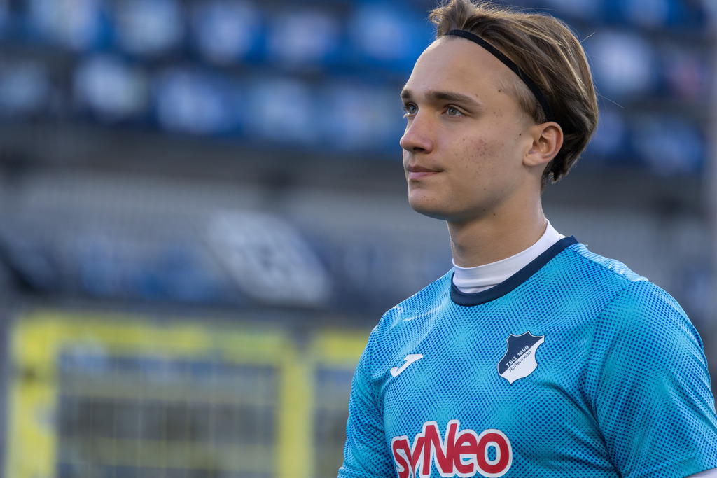 Fußball 3. Liga, Saison 2025/26, 32. Spieltag: Waldhof Mannheim gegen TSG Hoffenheim II | Fußball 3. Liga, Saison 2025/26, 32. Spieltag: Waldhof Mannheim gegen TSG Hoffenheim II***Luis Engelns (17, Hoffenheim) beim Warm-Up - Realisiert mit Pictrs.com