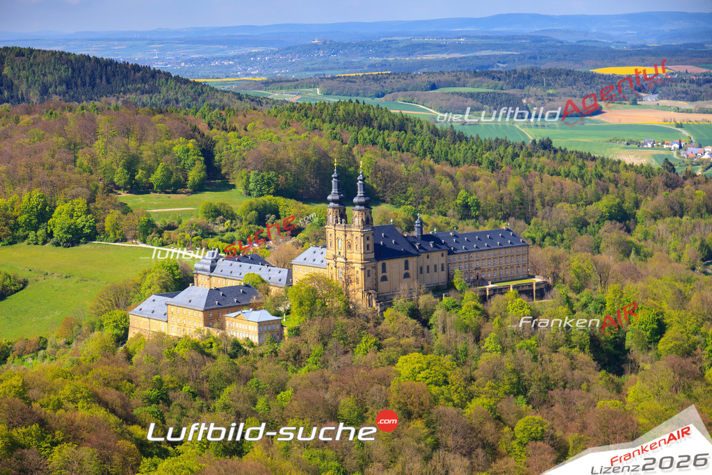 Die Luftaufnahme Kloster-banz - Bad Staffelstein wurde 2017 mittels Flugzeug (keine Drohne) erstellt. Perfekte Schärfe und Druck- Auflösung- Garantiert!