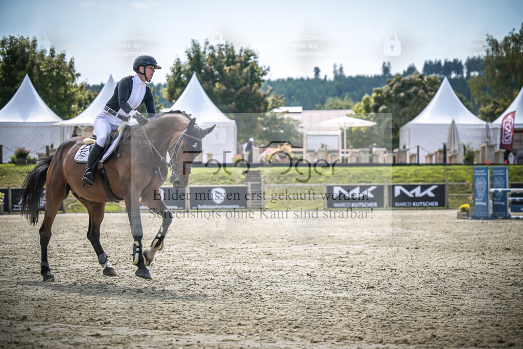 DOS_7530 | Entdecke hochwertige Reitturnierfotos von Foto Oger. Professionell, emotional und authentisch – jetzt Lieblingsmomente im Shop bestellen. - Realisiert mit Pictrs.com