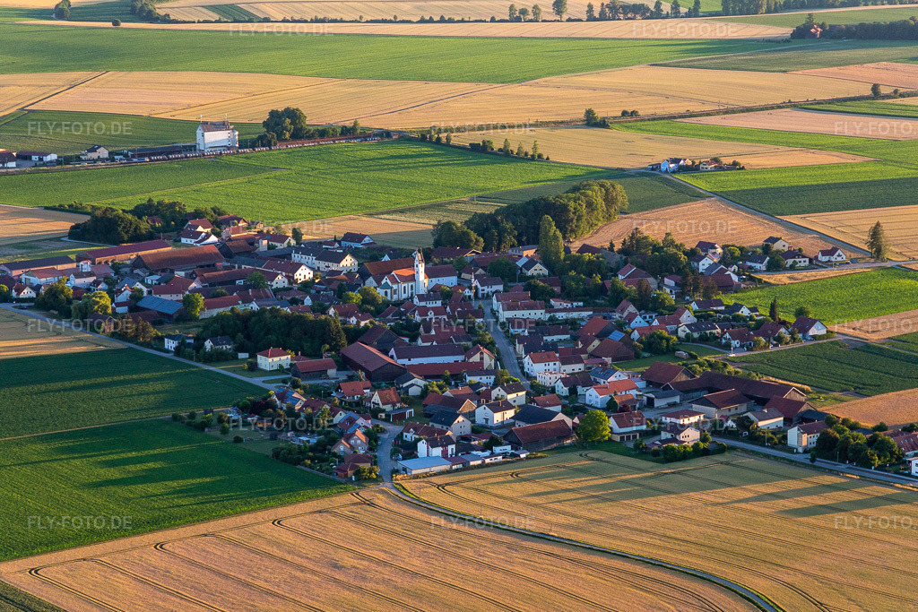 Luftbild: Taimering im Ortsteil Taimering in Riekofen im Bundesland Bayern in Deutschland. Foto: IMG_133318.jpg vom 03.07.2022 durch Werner Riehm/FLY-FOTO.deGemeinde Riekofen | Gemeinde Riekofen