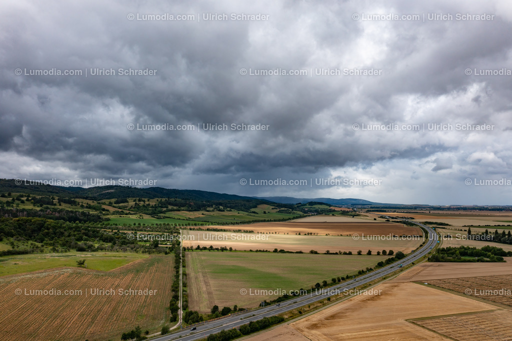 10049-51990 - Landschaft bei Heimburg | Stockfoto und Bilderpool mit Bildmaterial aus Deutschland, dem Harz, Halberstadt, Quedlinburg, Wernigerode und weltweit. Qualitativ hochwertige und professionelle Fotos anschauen und kaufen. - Realisiert mit Pictrs.com