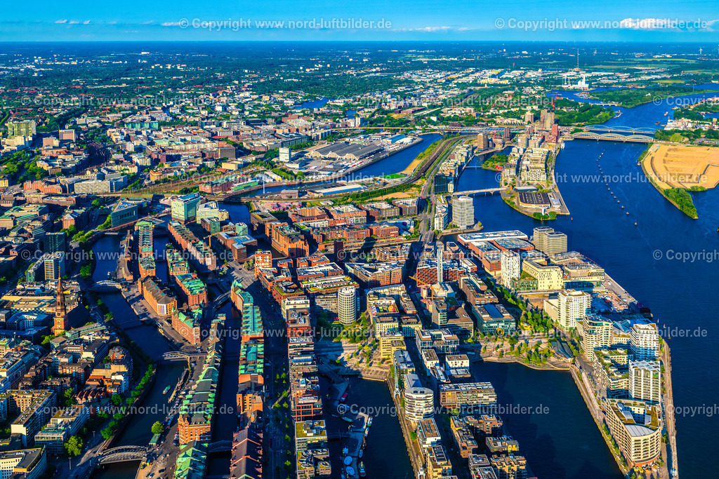 Hamburg_Speicherstadt_Hafencity_ELS_8754160625 | HAMBURG 16.06.2025 Gebäude, Straßen und Kanäle der Hafencity und Speicherstadt in Hamburg, Deutschland. // Buildings, streets and canals of the Hafencity and Speicherstadt in Hamburg, Germany. Foto: Martin Elsen