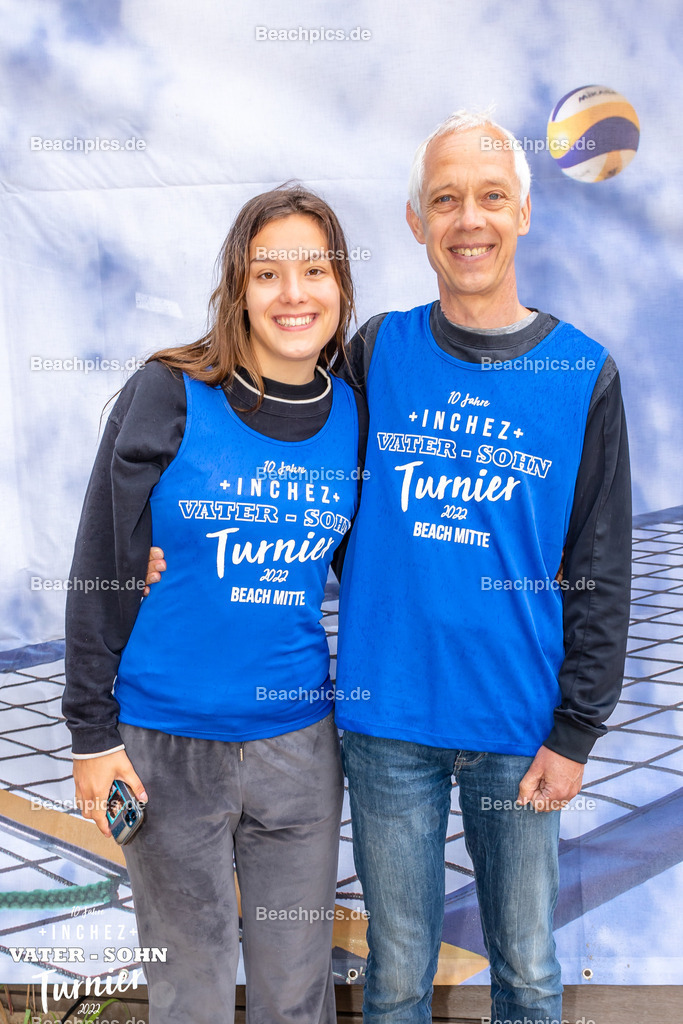 2022-00063158-Vater-Sohn-Turnier-Teamfotos-2 | 26.05.2022; Berlin Foto: Gerold Rebsch - www.beachpics.de