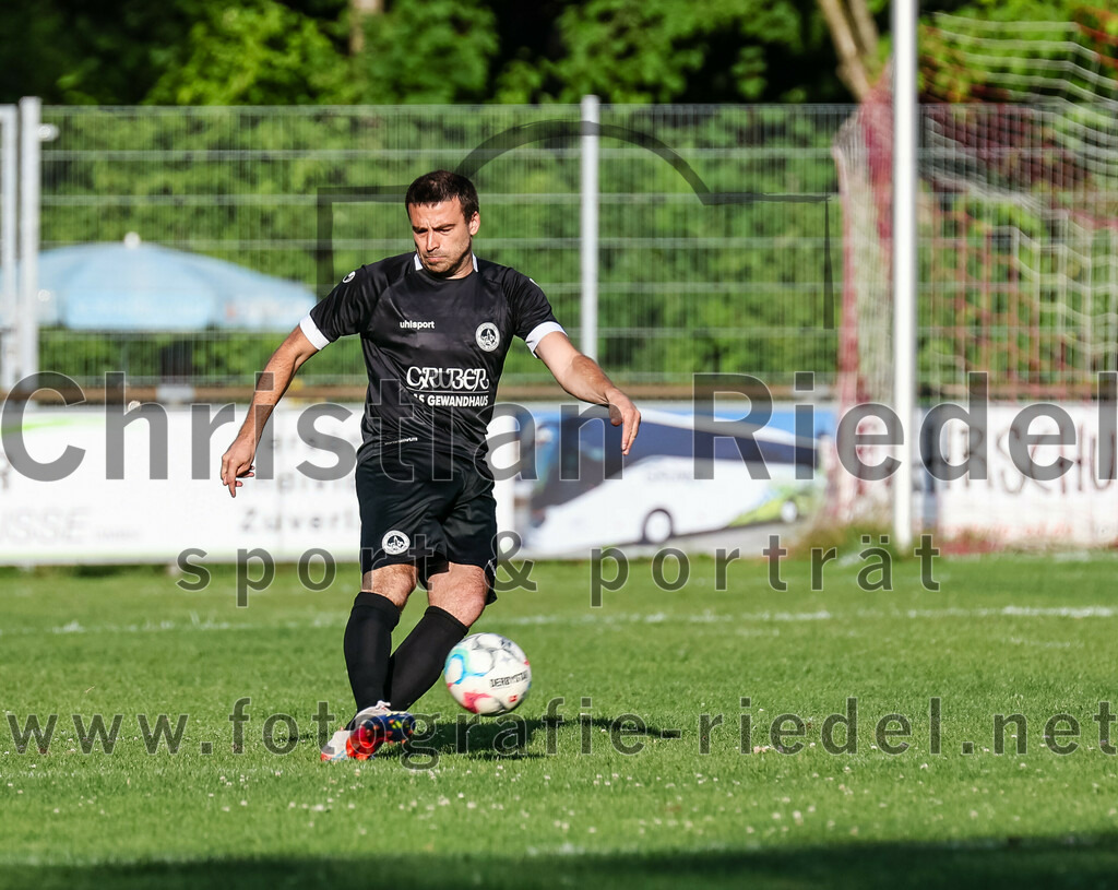 2023-07-18_023_FC_Herzogstadt_gegen_FC_Eitting | Erding, Deutschland, 18.07.2023:
Fußball, TOTO Pokal 2023 / 2024, 1. Spieltag, FC Herzogstadt gegen FC Eitting, Endergebnis: 2:4 n.E.

Christoph Greckl (FC Herzogstadt, #5)

Foto: Christian Riedel / fotografie-riedel.net