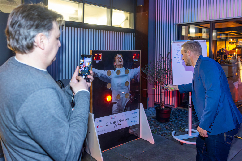 top-top.de 260306-015 | Foto, Video, Fotografie, Videografie, Fotobox, DJ, Discjockey, Musik, Musikbox, Veranstaltung, Photobooth, Amazon, Ebay, Buchtipp, Bestseller, Autor, Verlag, Buch, Wesel, Hamminkeln, NRW, Dinslaken, Rees, Drohne, Hochzeit, Party, Fotobox, Wesel, Fotograf