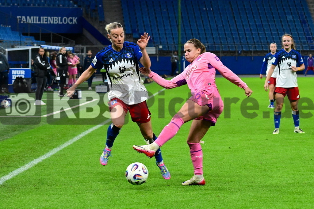 KBS Picture_HSV-Hoffenheim_Frauen_044 | v.l. Hillebrand Sophie (HSV Frauen) , Grabowska Dominika (TSG Hoffenheim Frauen) ,Sportplatz :  Volksparkstadion, - Realisiert mit Pictrs.com
