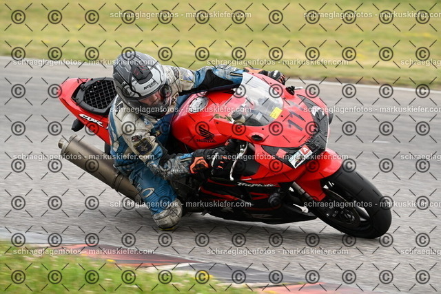 25bt02-0837 | markuskiefer.com - Realisiert mit Pictrs.com