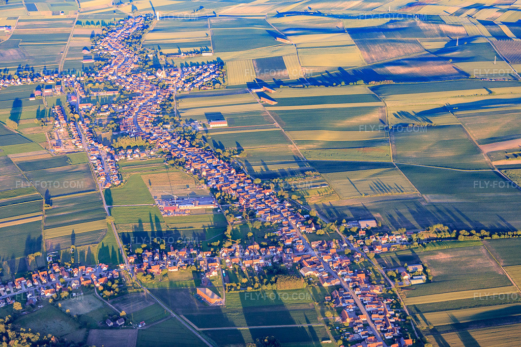 Aerial view: View of the town from the west in Schleithal in the state Bas-Rhin, France. – Photo: IMG_115550.jpg taken on 06/16/2019 by Werner Riehm/FLY-FOTO.com – Resolution of the original: 5472 x 3648 px