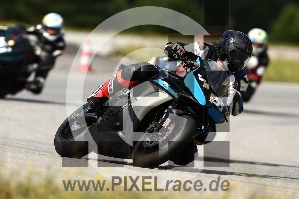0055-20250726_04541 | Schöne Erinnerungen an spannende Momente - das festzuhalten ist unser Job. PIXELrace.de ist seit 2003 auf den Rennstrecken Europas unterwegs um die Action draußen beim Fahren und die wunderbare Stimmung imm Fahrerlager für euch einzufangen.