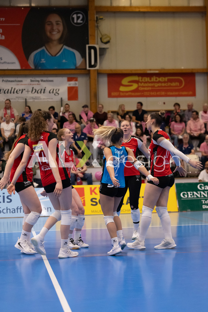 Volleyball I Frauen I Saison 2025-2026 I Volleyball NLA | Women I 1/2 Finals I  VC Kanti Schaffhausen - Sm'Aesch Pfeffingen I 22.03.2026 | VC Kanti Spielerinnenkreis - Realisiert mit Pictrs.com