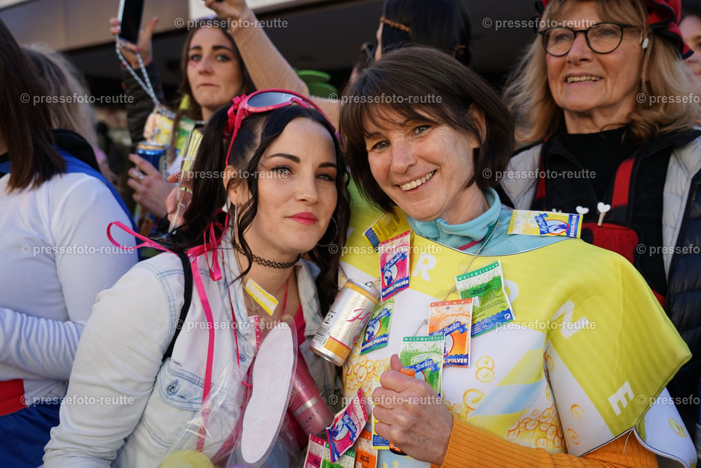 news-2023-Feb16-Unsinniger_Fasching_Reutte-sony-DSC02594 | Info aus dem Bezirk Reutte/Ausserfern Tirol sowie eine umfangreiche Bilddatenbank über die gesamte Region: Lechtal, Talkessel Reutte, Tannheimertal, Zwischentoren. Lech, Plansee, Zugspitze, Grenztunnel, B179, Fernpassstraße, Verkehr, Lawinen, Tradition, - Realisiert mit Pictrs.com