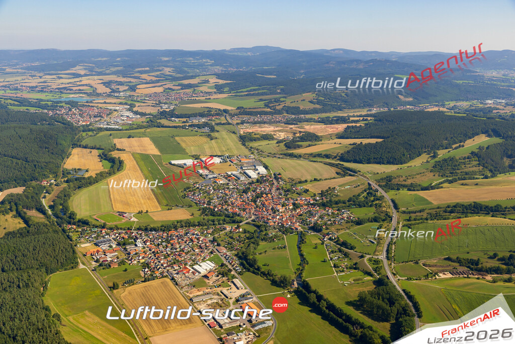 Luftbild der Stadt Schwallungen - Die Luftaufnahme wurde 2025 vom UL-Flugzeug heraus erstellt ( keine Drohne ) - Hochauflösende Luftaufnahme - für professionelle Ausdrucke geeignet. Die Geschenkidee !Hier alle&nbsp;Infos zur Lizenzierung der LuftaufnahmeWir fliegen auch dieses Jahr wieder in Ihre Region um Luftbilder zu erstellen.- Luftbild anfragen
