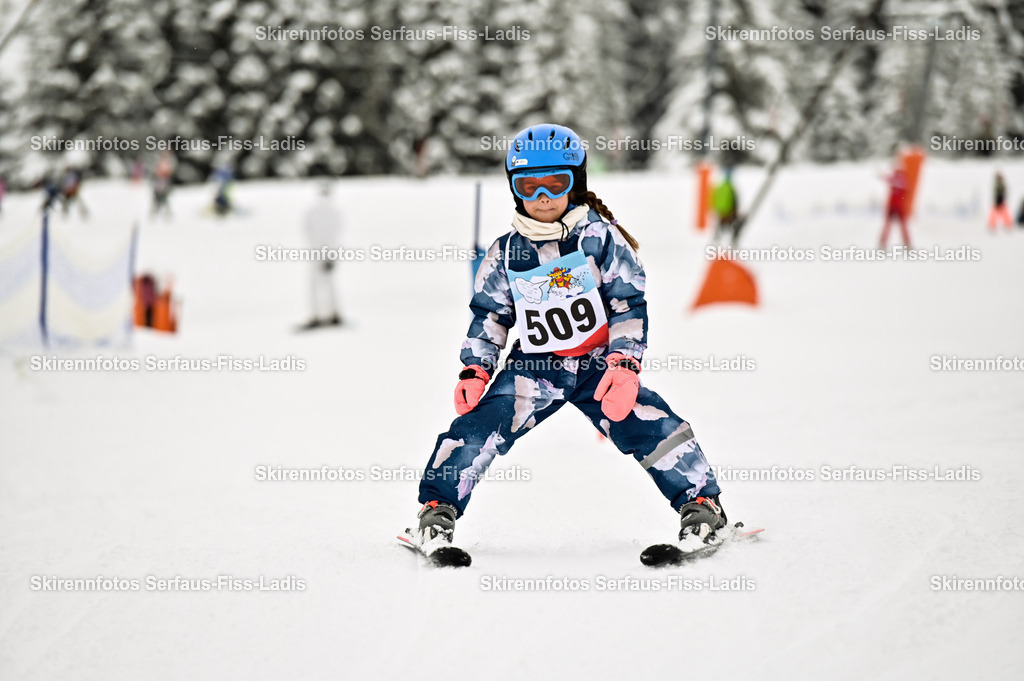 SRF_20.02.2026_0400 | Skirennfotos,Serfaus,Fiss,Ladis,Kinderskirennen,Winter,Tirol,Oberland,skirace,SFL,feelfree,weil wir's genießen,ski,Ski,skifahren,Sonnenplateau, - Realisiert mit Pictrs.com