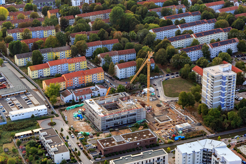 Luftbild: Neubau-Baustelle eines Geschäftshaus in der Alkmenestr im Ortsteil Preungesheim in Frankfurt im Bundesland Hessen in Deutschland. Foto: IMG_117655.jpg vom 10.09.2019 durch Werner Riehm/FLY-FOTO.de