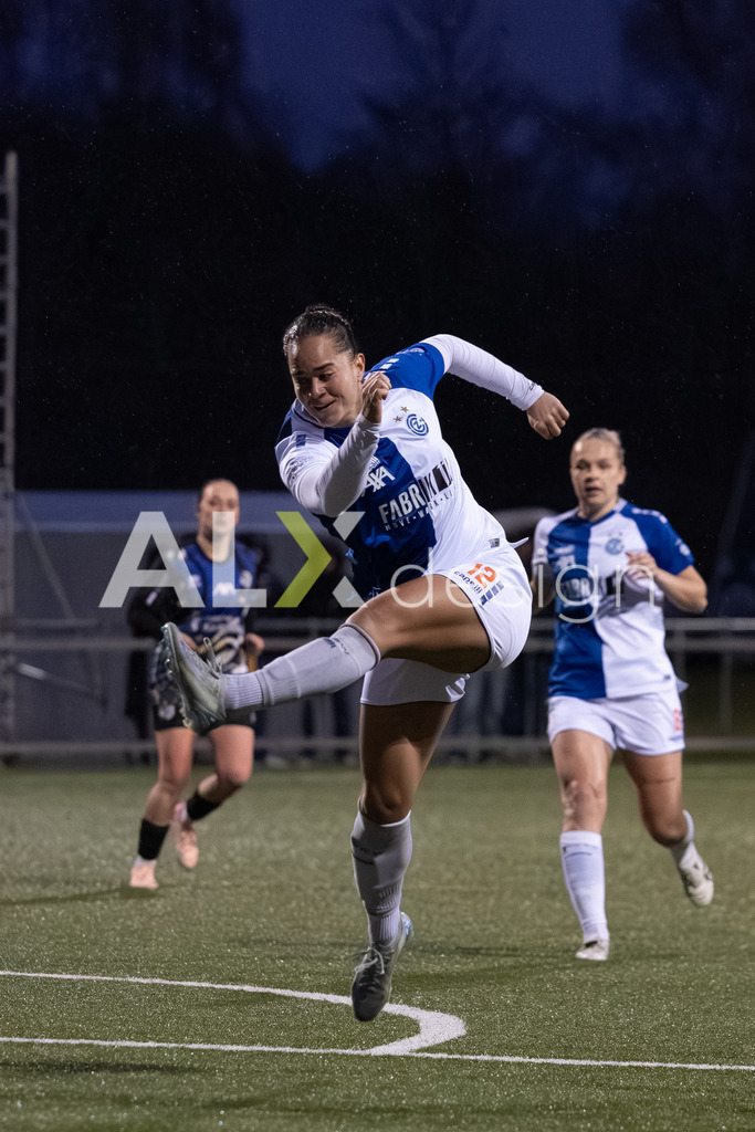 Fußball I Frauen I Saison 2025-2026 I AXA Women's Super League | Women I 14. Spieltag I Grasshoppers Club Zürich - FC Zürich I 14.02.2026 | 12 Kayla McKenna (JM) (GC Zürich) – Angriff - Realisiert mit Pictrs.com