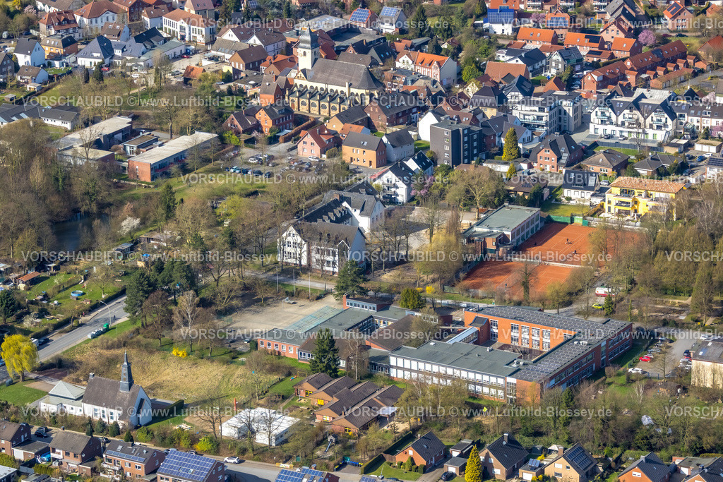 Selm260306855Bork | Luftbild, Grundschule Auf den Äckern und Tennisplätze Tennisclub Grün-Weiß Bork 1951 e.V., Förderzentrum Nord, hinten die kath. Pfarrkirche St. Stephanus, Bork, Selm, Münsterland, Nordrhein-Westfalen, Deutschland