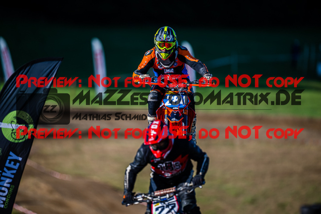 MaZZes_FotoMatrix_220903_9009 | UE40