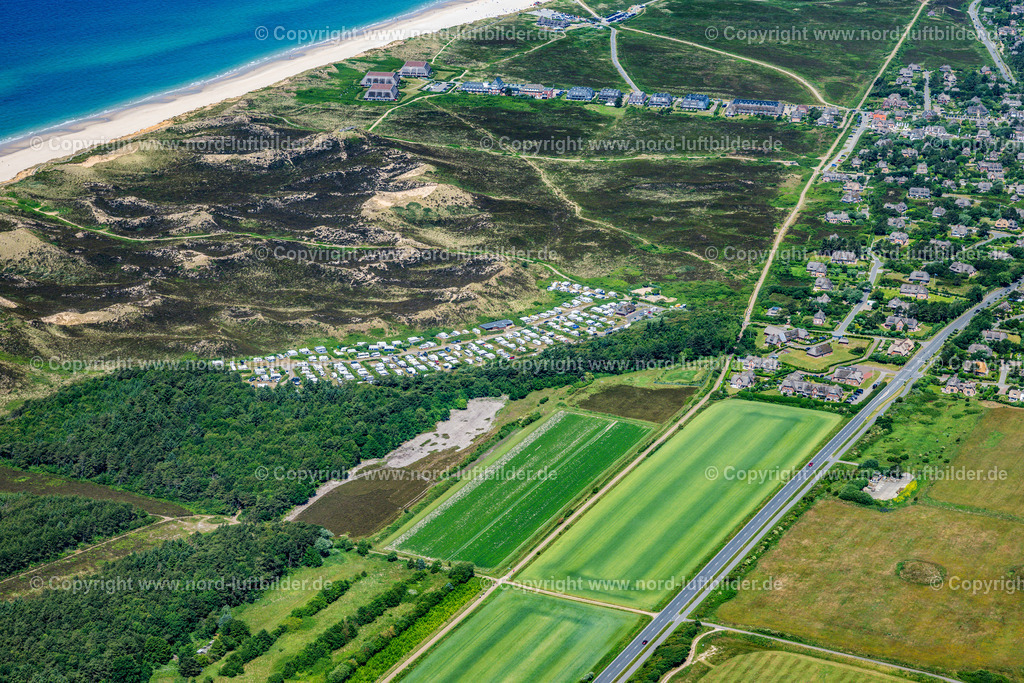 Sylt_Kampen_Campingplatz_ELS_5223210625 | KAMPEN (SYLT) 13.06.2025 Wohnwagen und Zelte- Campingplatz - und Zeltplatz in Kampen (Sylt) auf der Insel Sylt im Bundesland Schleswig-Holstein, Deutschland. Weiterführende Informationen bei: Campingplatz Kampen. // Camping with caravans and tents in Kampen (Sylt) at the island Sylt in the state Schleswig-Holstein, Germany. Further information at: Campingplatz Kampen. Foto: Martin Elsen