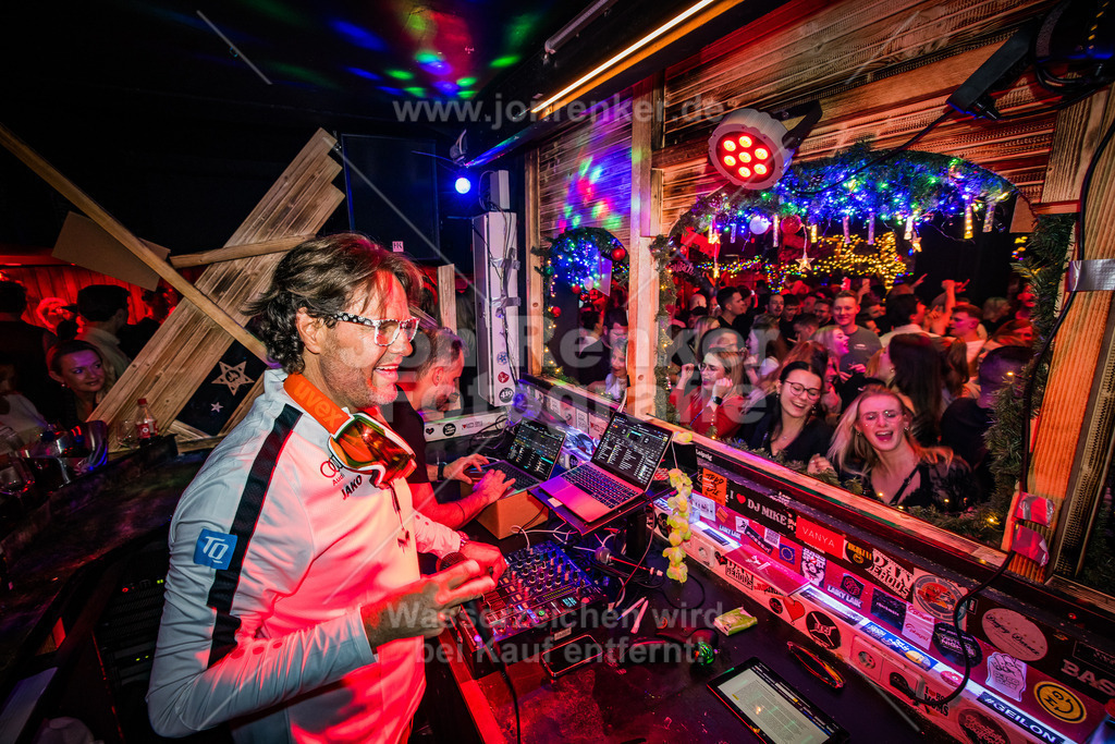 26-11-2024-RUDOLPHS-SCHLITTENBAR-LEIPZIG-LEIPZIG-COPYRIGHT-JON-RENKER-BILD-0024 | Erleben Sie unvergessliche Momente mit unserem professionellen Eventfotografen. Wir fangen Emotionen und Höhepunkte Ihrer Veranstaltung ein – von Festivals über Firmenfeiern bis zu Jubiläen. Vertrauen Sie auf kreative Perspektiven und hochwertige Bilder.  - Realized with Pictrs.com