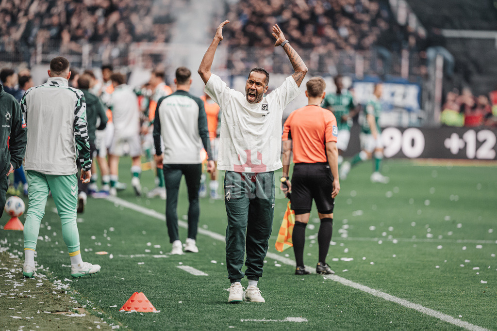 Fußball | Männer | Saison 2025/2026 | 1. Fußball-Bundesliga | 30. Spieltag | SV Werder Bremen vs. Hamburger SV | 18.04.2026 | Trainer Daniel Thioune (SV Werder Bremen) jubelt nach dem 3:1 Tor