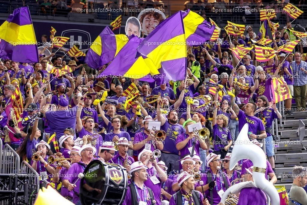 KoeEHF14062501110 | 14.06.2025, Handball, Halbfinale TruckScout24 EHF FINAL4, LANXESS arena Köln, Füchse Berlin - HBC Nantes: Feature Fans Zuschauer Jubelnd Nantes 