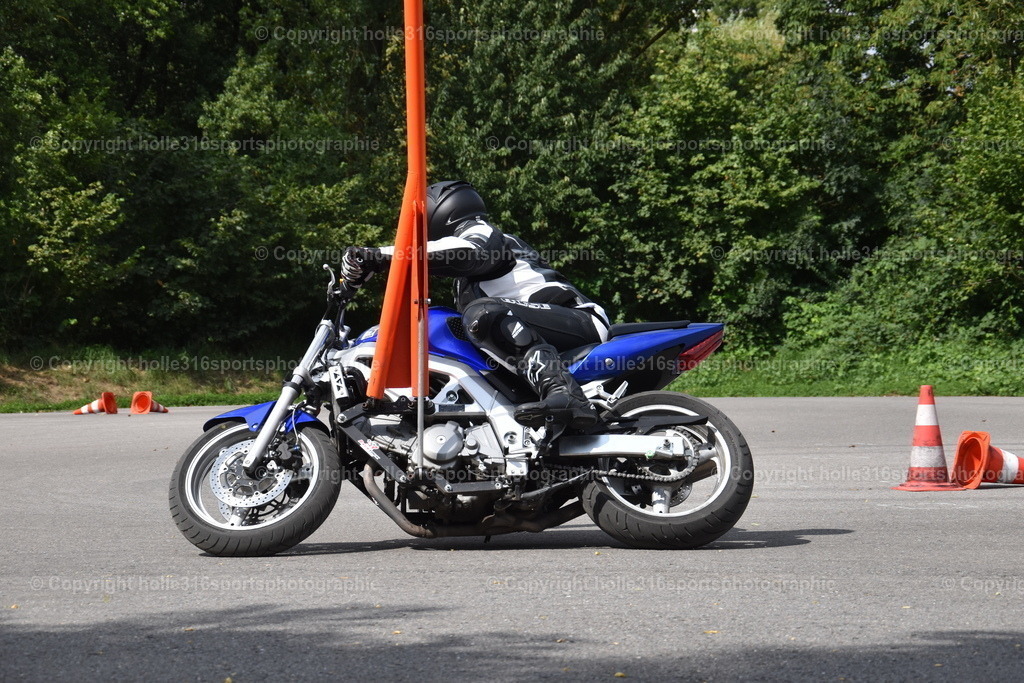 DSC_0734 | Sportfotografie , Motorsport, Motoross, Reitsport, Mointainbike, Enduro,
Landschaft , Outdoor, Eventfotografie, Landschaft, Bilder online bestellen - Realisiert mit Pictrs.com