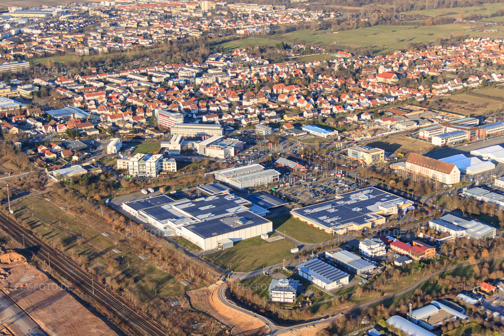 Luftbild: EDEKA Kissel SBK Landau und Kissel C&C Großmarkt im Ortsteil Queichheim in Landau im Bundesland Rheinland-Pfalz in Deutschland. Foto: IMG_62443.jpg vom 24.02.2014 durch Werner Riehm/FLY-FOTO.deAuflösung des Originals: 4591 x 3061 pxWWW.EDEKA.DE