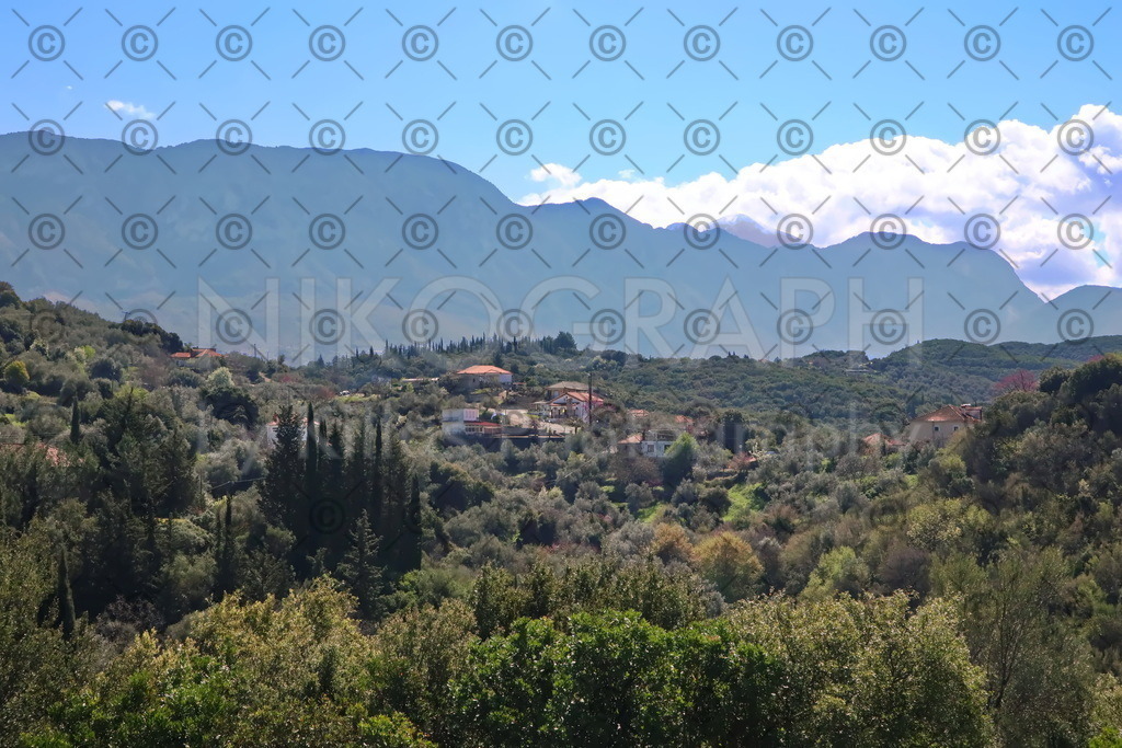 Kato Palaiokklision | Das Dorf Kato Palaiokklision (Káto Palaiokklísion) liegt in der Präfektur Thesprotia (Θεσπρωτία) der Region Epirus (Ήπειρος) im Nordwesten Griechenlands. 
Laut Zensus 2011 hat Kato Palaiokklisi rund 50 Einwohner. Kato Palaiokklisi gehört der Gemeinde Filiates an.