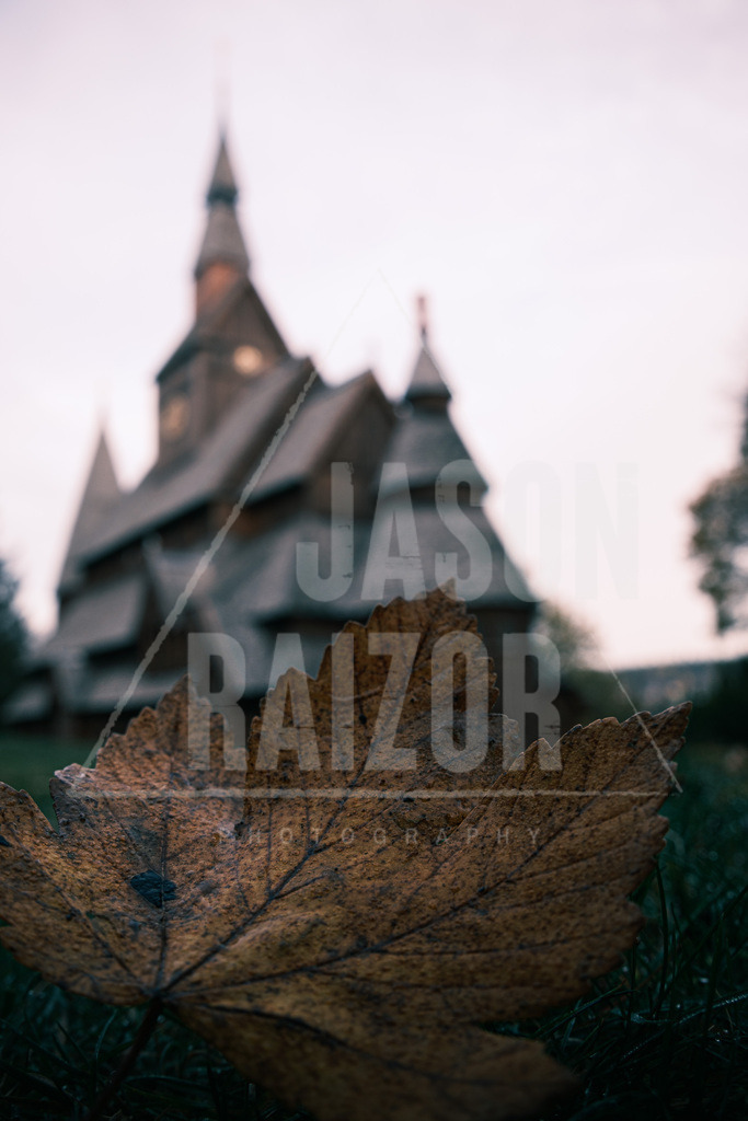 Herbst an der Stabkirche | jasonraizor - Realisiert mit Pictrs.com