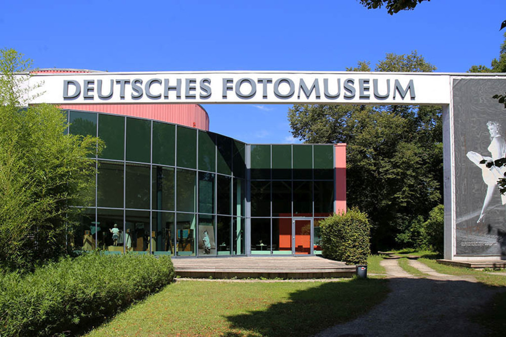 Foto: Leipzig - Markkleeberg - Deutsches Fotomuseum | Das Team hinter BILDLEXIKON LEIPZIG bündelt historische wie aktuelle Informationen über die Stadt Leipzig in Text und Bild auf einer Plattform und stellt diese der interessierten Öffentlichkeit zur Verfügung.