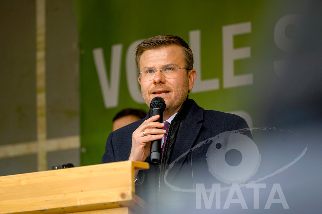 _DWA4559 | Oberbürgermeister Nürnberg, Marcus König bei Bauerndemo gegen Agrarpolitik der Bundesregierung  auf dem Straße Obstmarkt und Hauptmarkt . Nürnberg, 08.01.2024 - Realisiert mit Pictrs.com