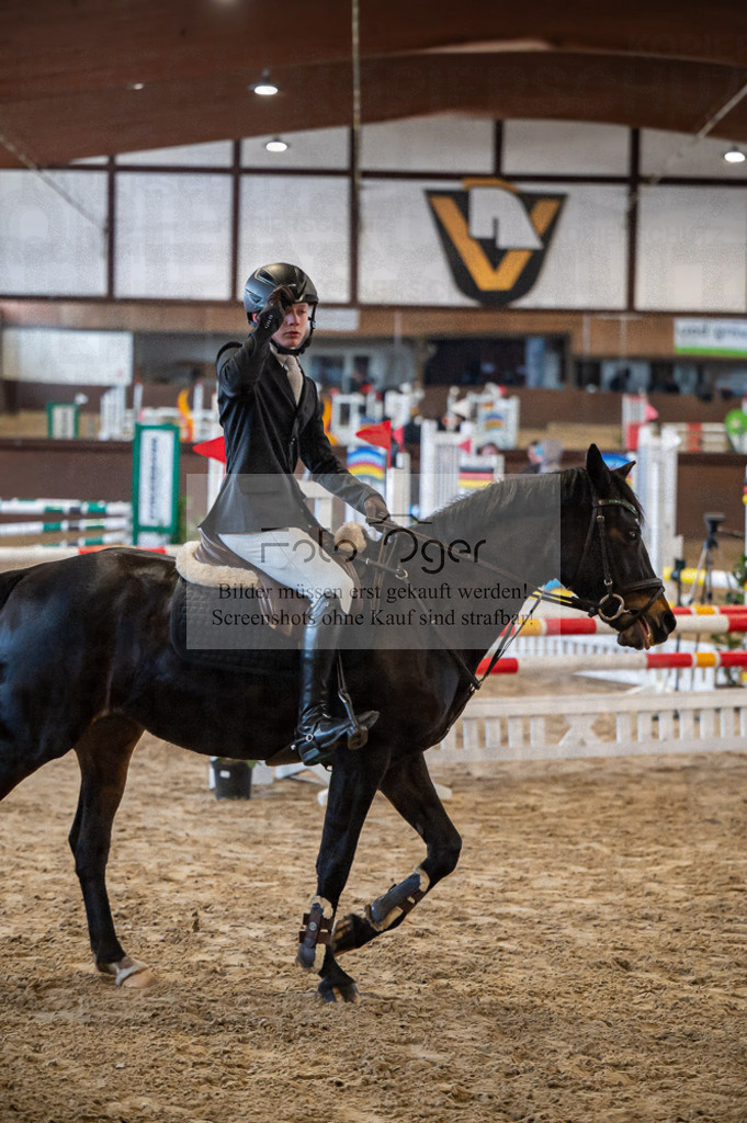 Hallenreittunier Voxtrup 2023 | Entdecke hochwertige Reitturnierfotos von Foto Oger. Professionell, emotional und authentisch – jetzt Lieblingsmomente im Shop bestellen.Deutschlandweite Turnierfotografie. - Realisiert mit Pictrs.com