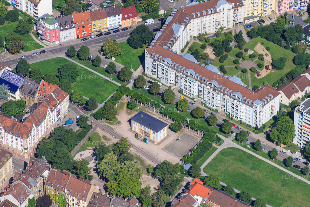 Luftbild: Seldeneckstraße und Fliederstraße Kinder- und Jugendhaus Mühlburg im Ortsteil Mühlburg in Karlsruhe im Bundesland Baden-Württemberg in Deutschland. Foto: IMG_32136.jpg vom 20.08.2010 durch Werner Riehm/FLY-FOTO.de