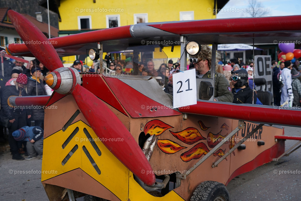 news-2023-Feb11-Fasching-Weissenbach-DSC01971 | Info aus dem Bezirk Reutte/Ausserfern Tirol sowie eine umfangreiche Bilddatenbank über die gesamte Region: Lechtal, Talkessel Reutte, Tannheimertal, Zwischentoren. Lech, Plansee, Zugspitze, Grenztunnel, B179, Fernpassstraße, Verkehr, Lawinen, Tradition, - Realisiert mit Pictrs.com