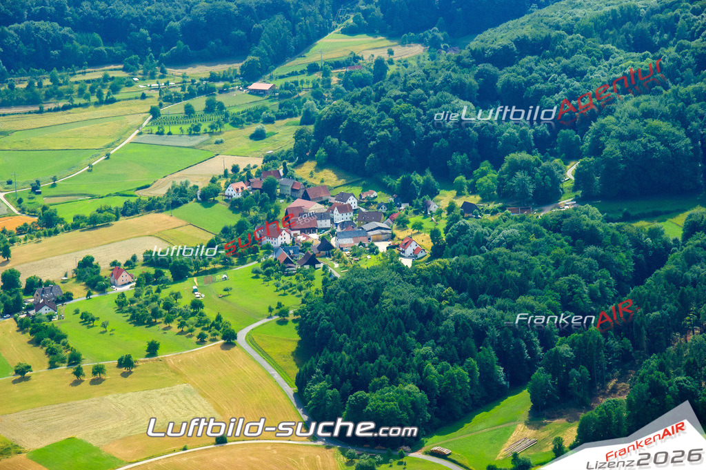 Die Luftaufnahme Neuses - Ebermannstadt wurde vom UL-Flugzeug (keine Drohne) aus fotografiert.Hohe Druck- Auflösung-die Geschenkidee!