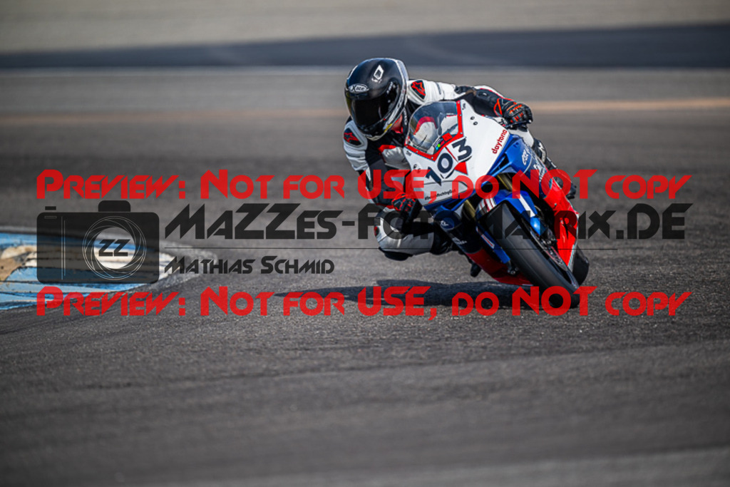 MaZZes_FotoMatrix_230410_8113 | ROT