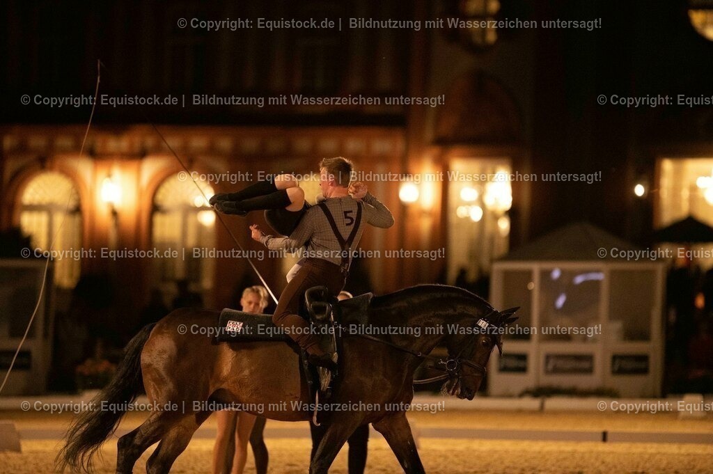20230527_Voltigieren_NASPA_Flutlicht_1171 | equistock