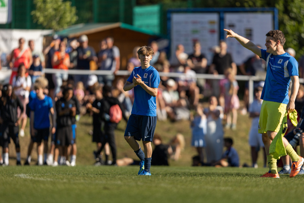 Fußball I Männer I 40. Pfingscup Hollage I 13475 | realhellocedii - Realisiert mit Pictrs.com