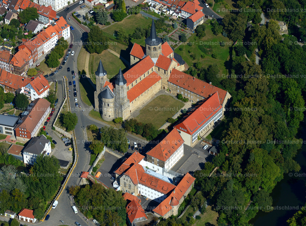 3292879 | Die romanische Basilika St. Godehard ist eine römisch-katholische Pfarrkirche am Südrand der Altstadt von Hildesheim