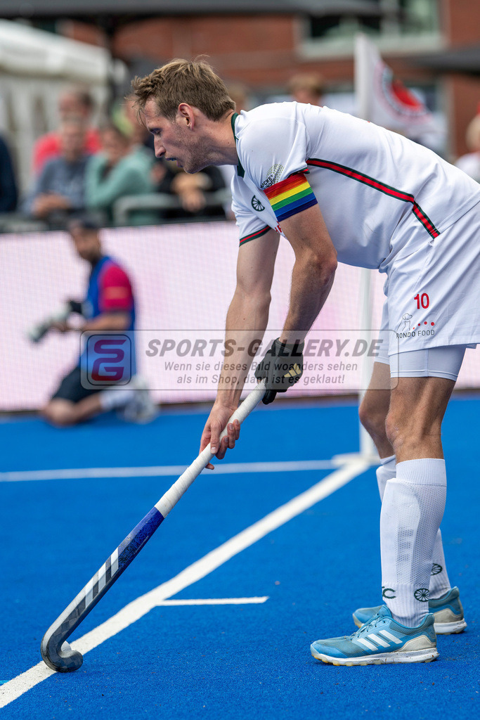 Final4_20250601-1601-Z82_9428 | Krefeld, Deutschland, 01.06.2025:  Feldhockey Final4 2025 – „Deutsche Feldhockey-Meisterschaften 2025“ Crefelder HTC - Rot-Weiss Köln (Finale Herren) im Gerd-Wellen-Hockeyanlage am 01.06.2025 in Krefeld, Deutschland. (Foto von Kramhöller/Fehrmann/Kaste)Krefeld, Germany, 01.06.2025: Feldhockey Final4 2025 – „Deutsche Feldhockey-Meisterschaften 2025“ Harvestehuder HTC - Düsseldorfer HC (Finale Damen) in Gerd-Wellen-Hockeyanlage at 01.06.2025 in Krefeld, Deutschland. (Foto from Kramhöller/Fehrmann/Kaste)