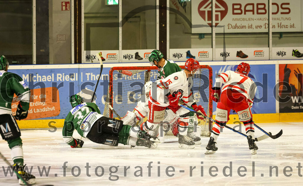 2023-10-20_035_TSV_Erding_gegen_EHC_Klostersee | Erding, Deutschland, 20.10.2023:.Eishockey, Bayernliga Vorrunde 2023 / 2024, 2. Spieltag, TSV Erding gegen EHC Klostersee, Endergebnis: ..Cheyne Matheson (Erding Gladiators, #37), Torwart Philipp Hähl (EHC Klostersee, #3), Jan Fiedler (EHC Klostersee, #15), Nicolai Quinlan (EHC Klostersee, #7)..Foto: Christian Riedel / fotografie-riedel.net