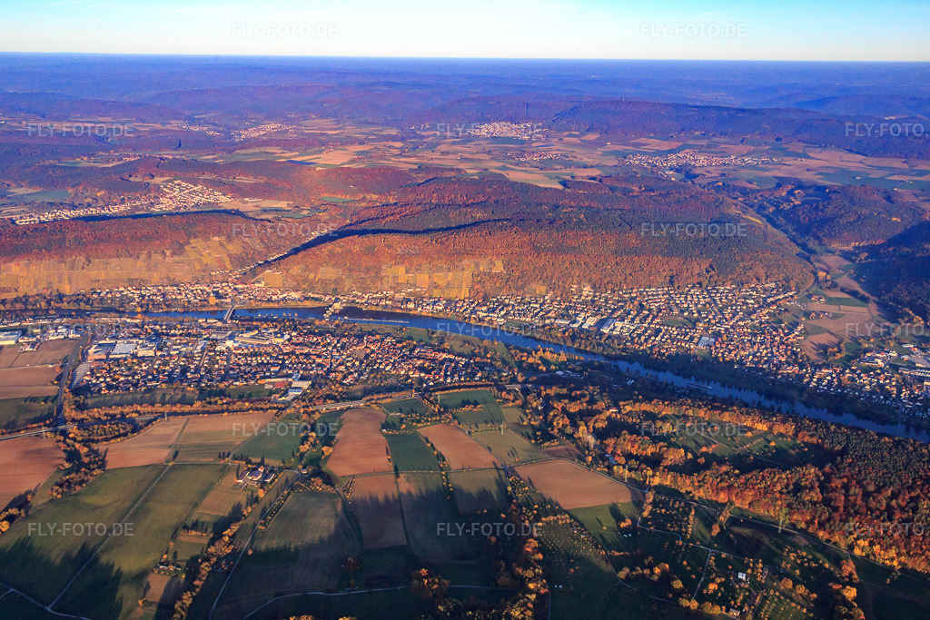 Luftbild: Stadtansicht am Main aus Süden in Wörth am Main im Bundesland Bayern in Deutschland. Foto: IMG_085028.jpg vom 01.11.2015 durch Werner Riehm/FLY-FOTO.de