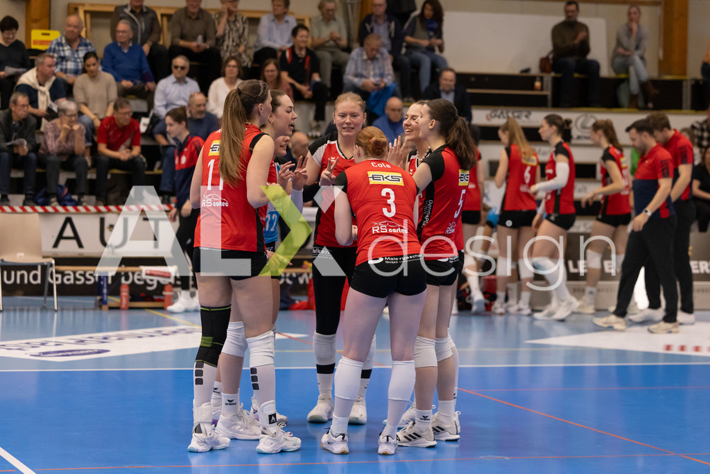 Volleyball I Frauen I Saison 2025-2026 I Volleyball NLA | Women I 1/2 Finals I  VC Kanti Schaffhausen - Sm'Aesch Pfeffingen I 07.03.2026 | VC Kanti Schaffhausen Spielerinnenkreis - Realisiert mit Pictrs.com