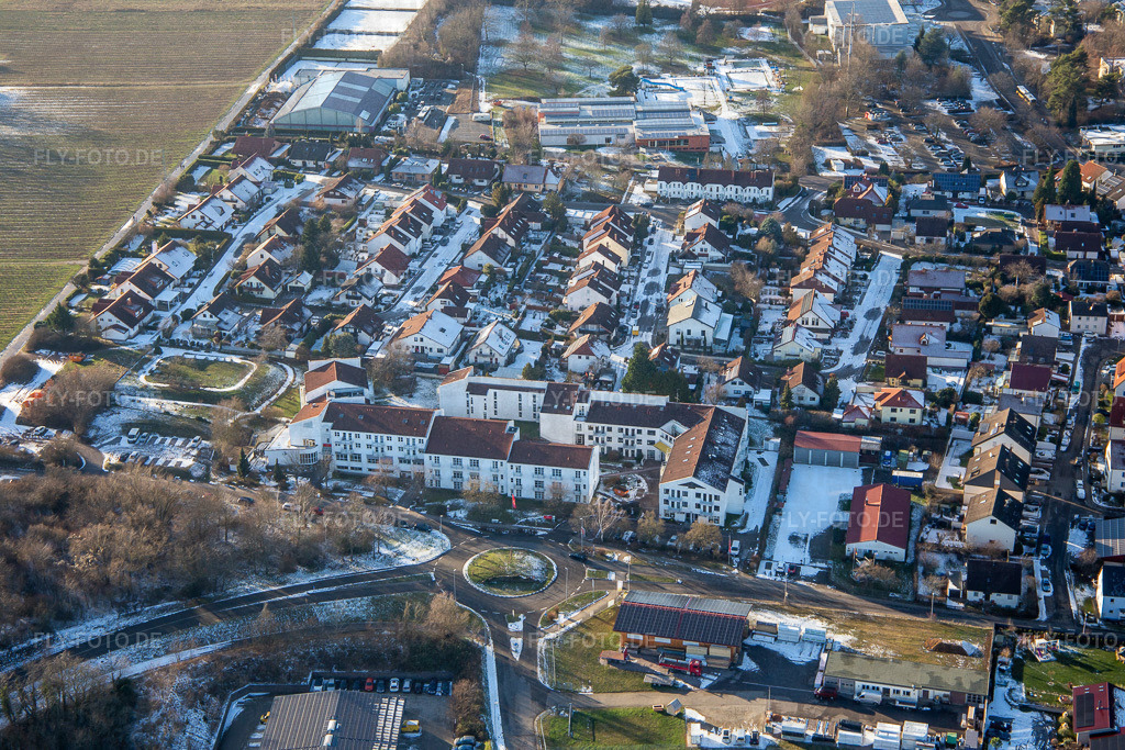 Pro Seniore Residenz im Winter bei Schnee | Luftbild: Pro Seniore Residenz im Winter bei Schnee in Bad Bergzabern im Bundesland Rheinland-Pfalz in Deutschland. Foto: IMG_139673.jpg vom 16.01.2024 durch ©2025 Werner Riehm fly-foto.de/copyright - Realisiert mit Pictrs.com