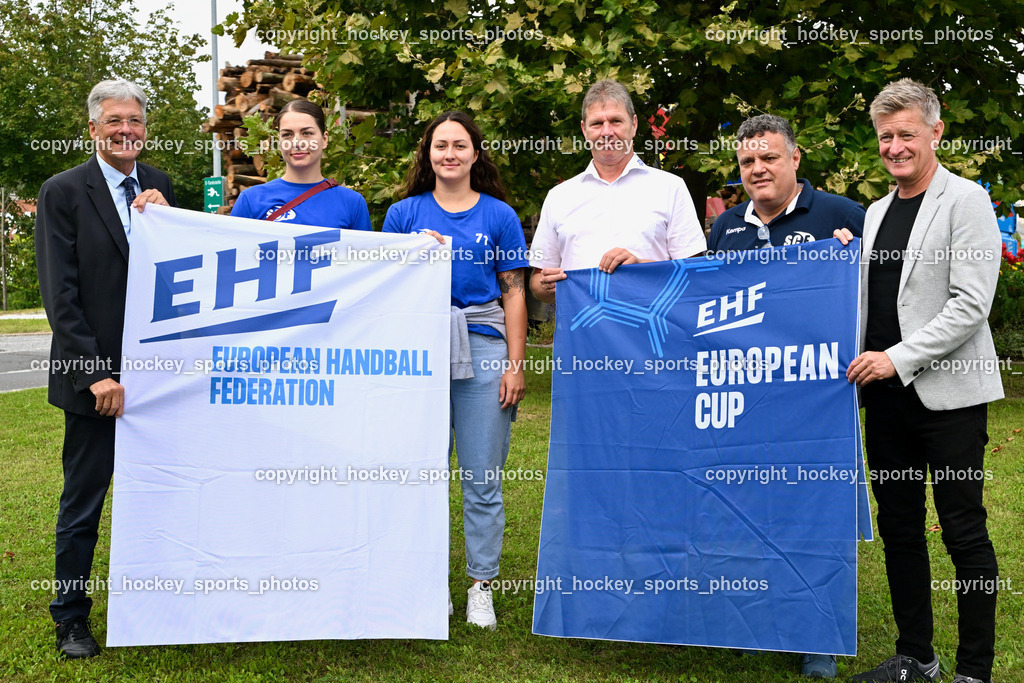 Pressekonferenz Ferlach Damen Handball | Kärntner Landeshauptmann Kaiser Peter, Marksteiner Adriana Spielerin SC Ferlach Damen, Voncina Luna Spielerin SC Ferlach Damen, Obmann SC Ferlach Perkounig Walter, Assistentcoach SC Ferlach Damen Buchbauer Wolfgang, Landessportdirektor Kärnten Arno Arthofer, Pressekonferenz Ferlach Damen Handball, PK SC Ferlach Damen Europa Cup  am 15.09.2023 in Ferlach (Cafe Peterlin), Austria, (Photo by Bernd Stefan)
