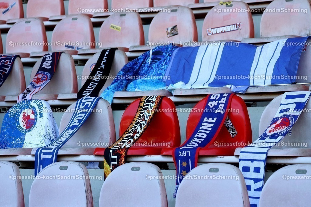 xSSC11052502029 | 11.05.2025, xsscx, Frauen Fußball, 1. FC Köln - Turbine Potsdam, 1. Fußball Bundesliga, 22. Spieltag, Franz-Kremer-Stadion, Saison 2024 2025: Schals von Turbine Potsdam DFB regulations prohibit any use of photographs as image sequences and or quasi-video.